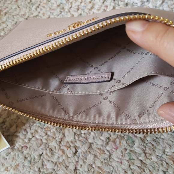 MICHAEL KORS CUTCH/WRISTLET - Picture 3 of 7